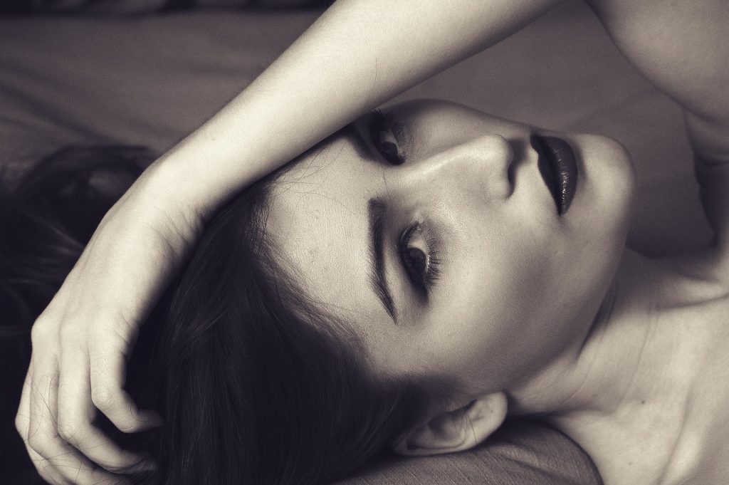 woman-beauty-monochrome-makeup-1585593/