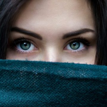 a-close-up-of-a-person-with-blue-eyes-4bmtMXGuVqo