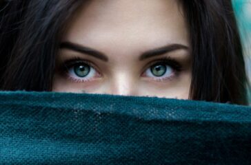 a-close-up-of-a-person-with-blue-eyes-4bmtMXGuVqo