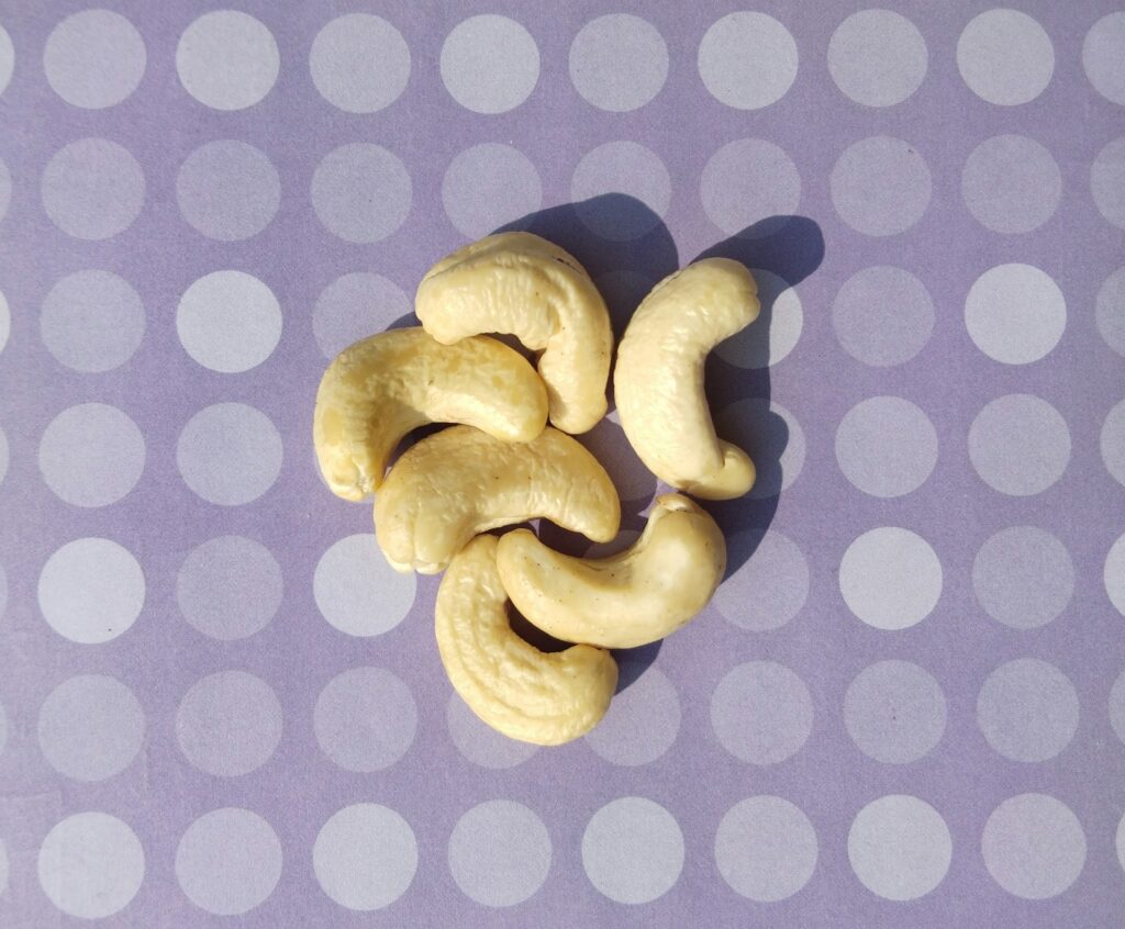 cashew-nuts-on-purple-dotted-background