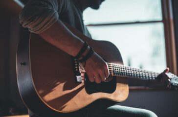 man-playing-acoustic-guitar-selective-focus-photography-hUHzaiAHuUc