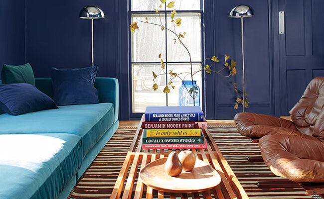 benjaminmoore-living-room-refresh-navy-blue-paint-living-room-walls-door