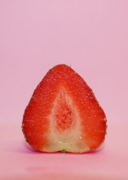 sliced-strawberry-CE1yaljvkb0