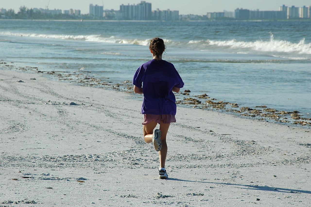 https://pixabay.com/photos/woman-jogger-jogging-beach-ocean-1678716/