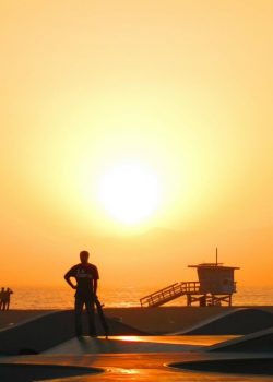 people-standing-on-a-beach-during-sunset-14214301/
