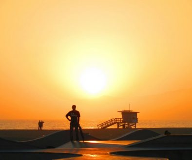people-standing-on-a-beach-during-sunset-14214301/
